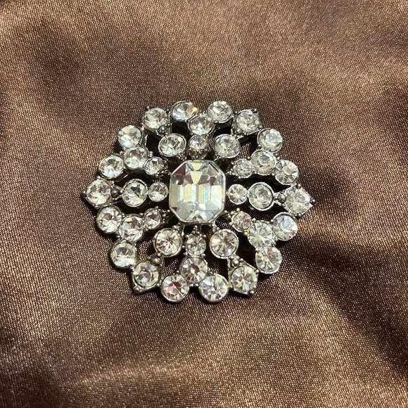 Liz Claiborne Rhinestone Vintage Brooch - Picture 2 of 7